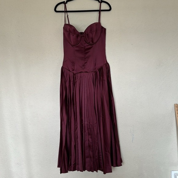 HOUSE OF CB M A-C'Beau' Wine Pleated Midi Dress NWOT